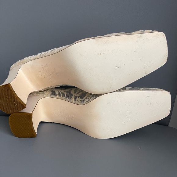 Studio Roma Ivory Mesh Flocked Fabric Floral Design Wide Heel Leather SoleSize 9 - Picture 10 of 10